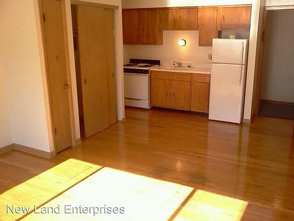 3rd image of 1945 N Oakland Ave APT 12
