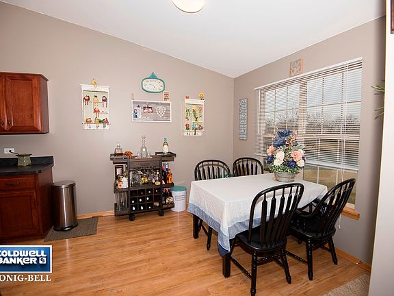 Large dining area in kitchen
