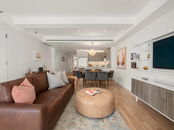 82 University Place image 5 of 17