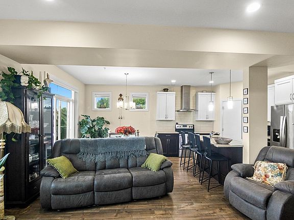 2nd image of 47042 Macfarlane Pl #38