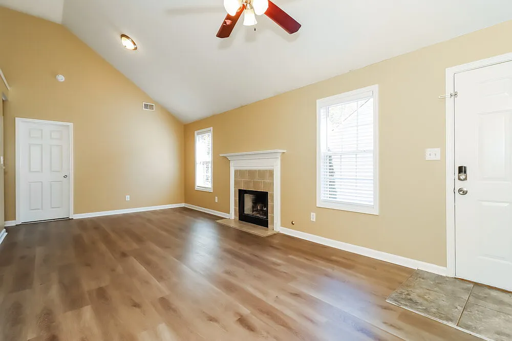 3 bed, 2.0 bath, 1149 sqft, $1,565 — Photo 4