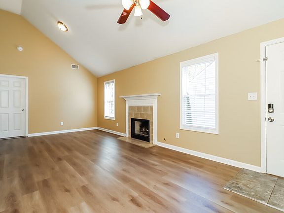 4th image of 1072 Abington Ct