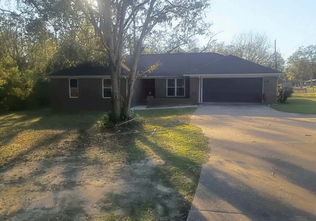 3 bed, 2145 sqft, $2,200 — Photo 1