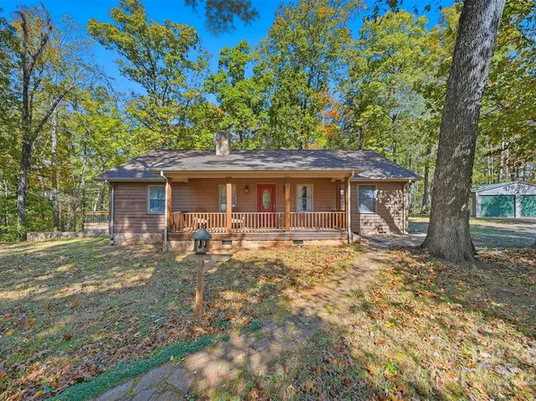 2048 Double Oak Dr, Claremont, NC 28610