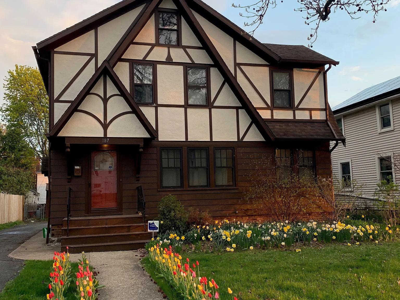 187 Irvington Rd — Photo 2