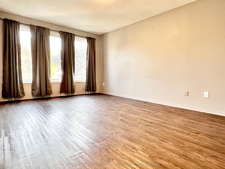 71 Trillium Cres — Photo 17