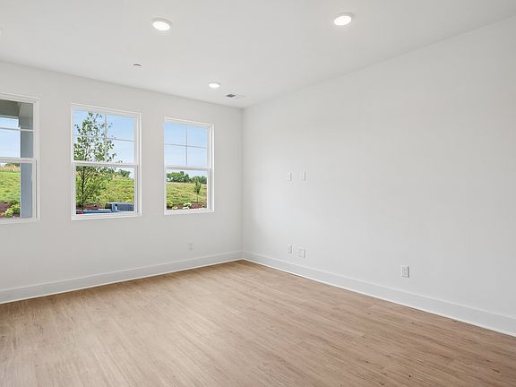 5th image of 2601 Peaceful Valley Dr Lot 220