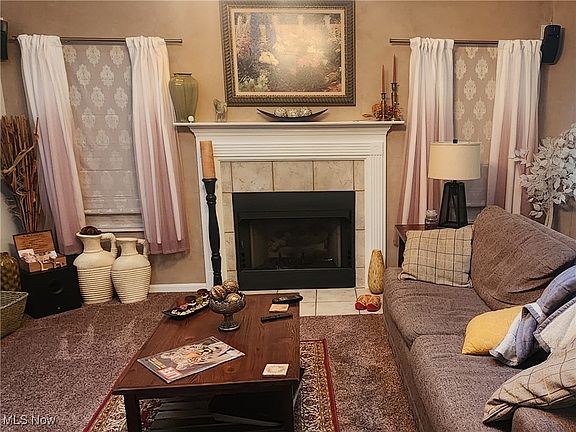 5th image of 36443 N Reserve Cir