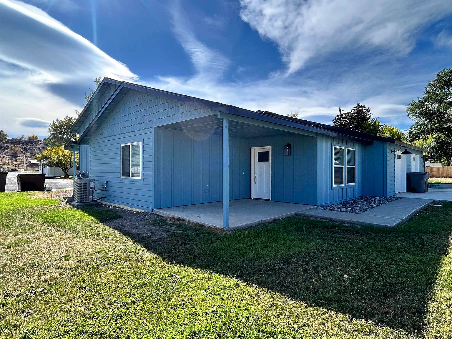 3 bed, 2.0 bath, 1496 sqft, $2,150 — Photo 1