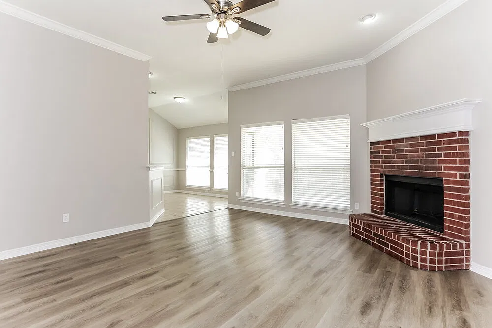 3 bed, 2.0 bath, 1813 sqft, $2,425 — Photo 3