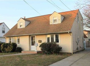 73 Berry St, Valley Stream, NY 11580