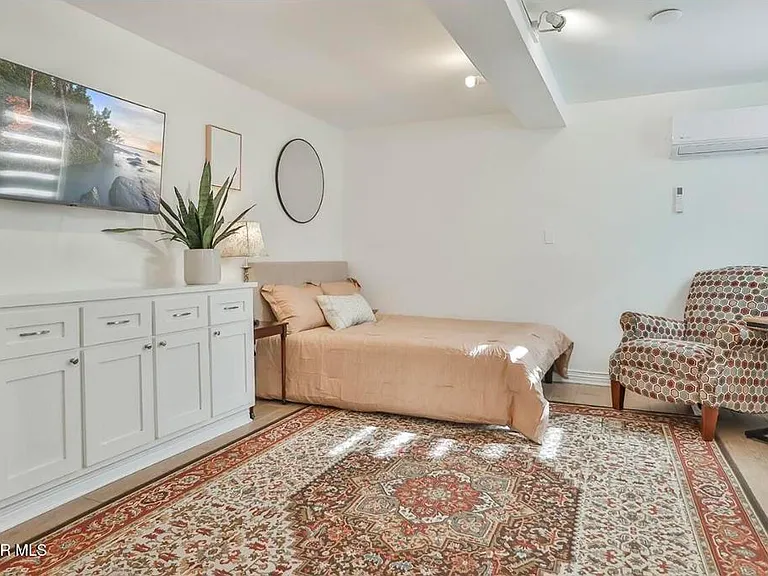 1637 Malcolm Ave #1637 — Photo 3