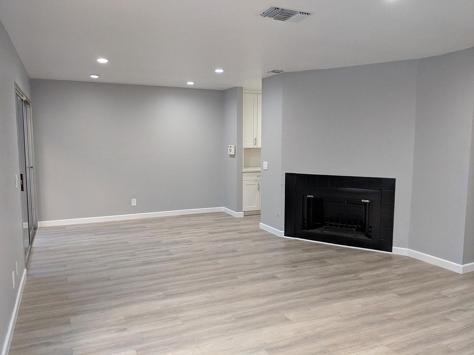 1st Floor Living Room