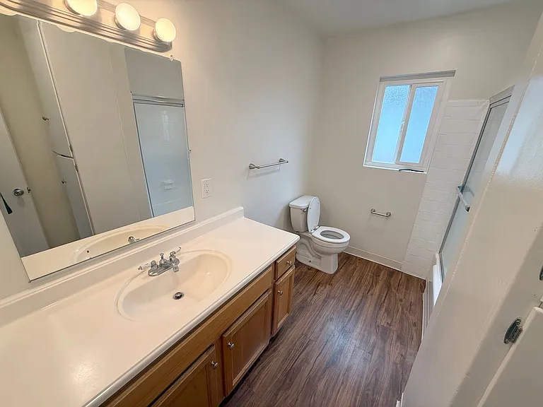 919 E Acacia Ave — Photo 7