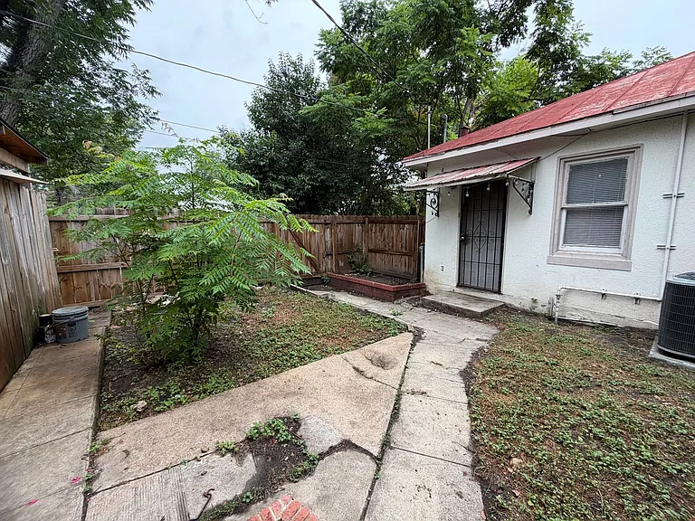 1402 E Highland Blvd — Photo 12