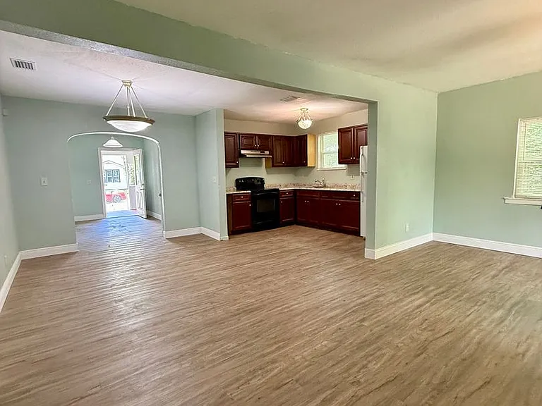 844 Saranac St — Photo 12
