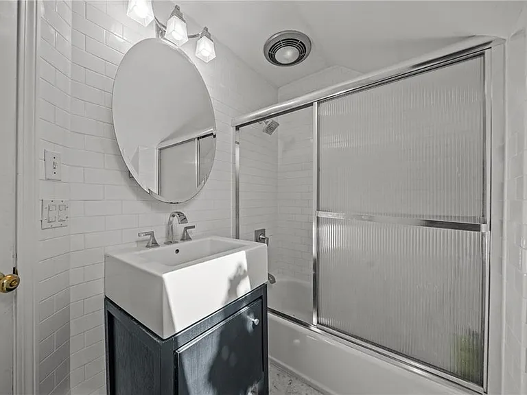 2 Lasalle Pl — Photo 16
