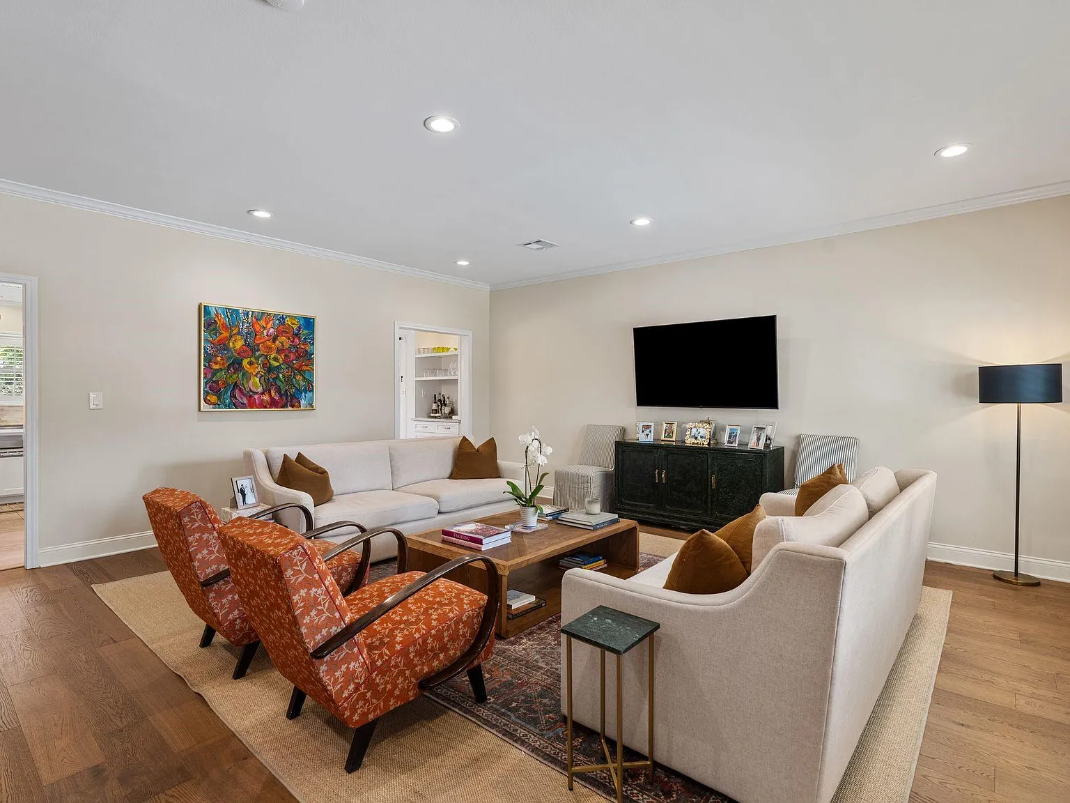 4 bed, 2.5 bath, 2000 sqft, $3,950 — Photo 4