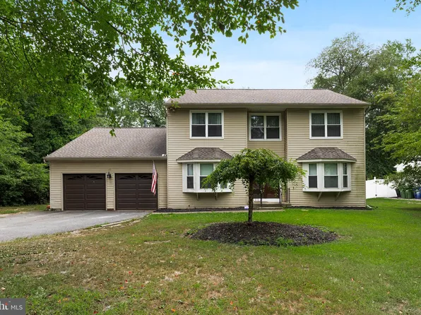 25 Coventry Cir W, Marlton, NJ 08053