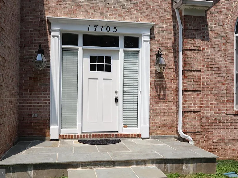 17105 Thatcher Ct — Photo 37