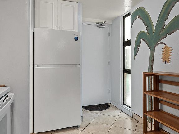 5th image of 3785 Lower Honoapiilani Rd APT 101