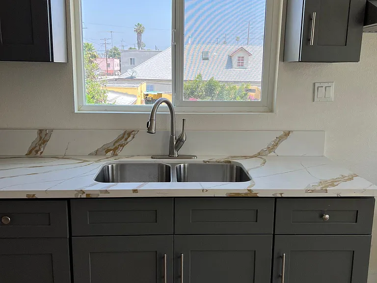 8731 S Figueroa St #8733-1/2 — Photo 7