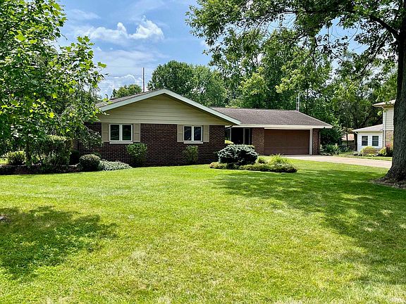 3rd image of 4475 Douglas Dr