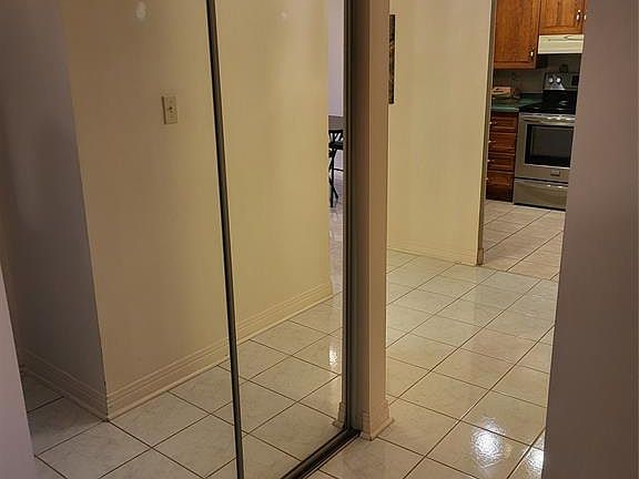 4th image of 75 Riverside Dr E #1707