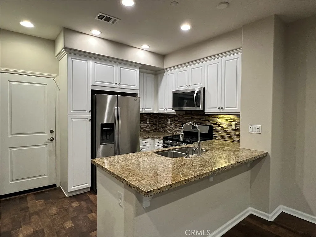 3 bed, 2.5 bath, 1319 sqft, $2,750 — Photo 4