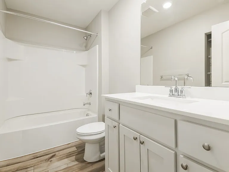 220 Marsh Ln — Photo 16