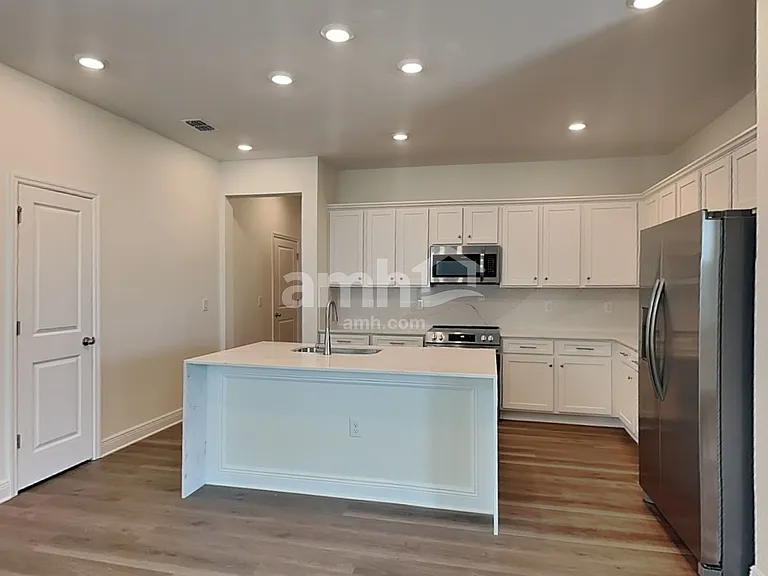3716 Center Cove Ln — Photo 4