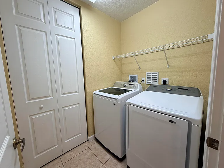 7911 NW 128th Ln #11-C — Photo 42