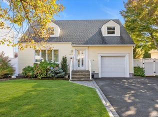 2070 Hampton Way, Merrick, NY 11566