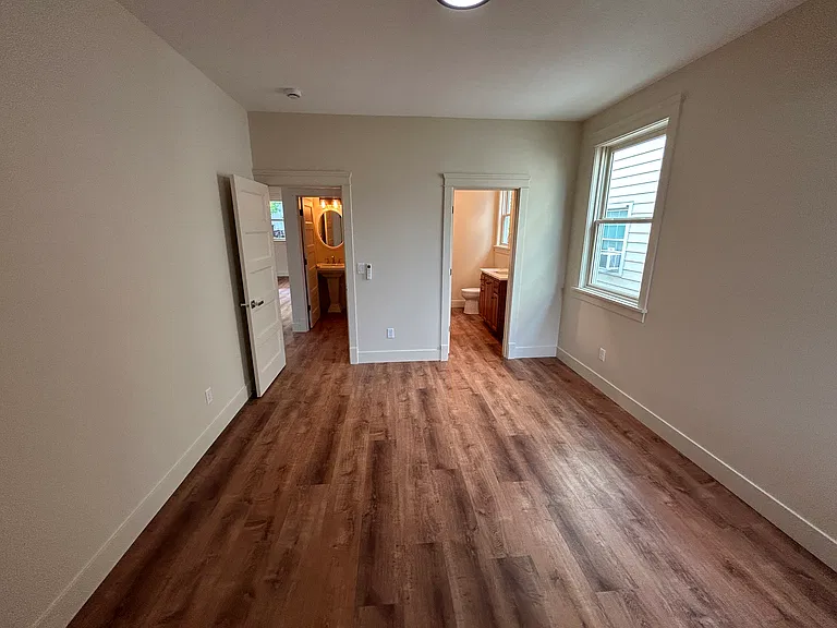 1598 Court St NE #1 — Photo 11