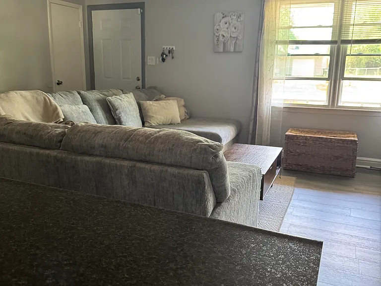 2221 Tolgate Rd — Photo 2
