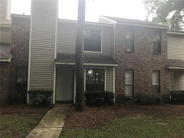 102 Pineridge St W