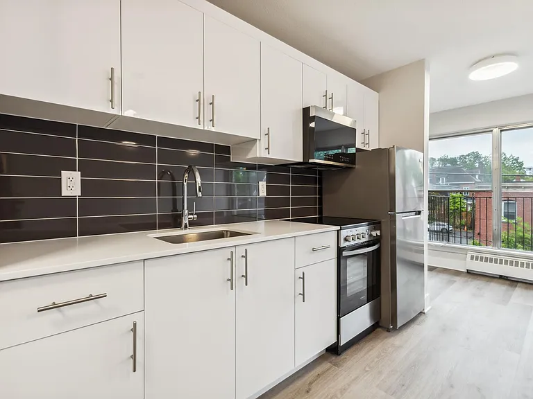 325 Besserer St — Photo 54