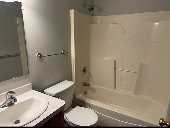 5th image of 811 Covey Ln #7