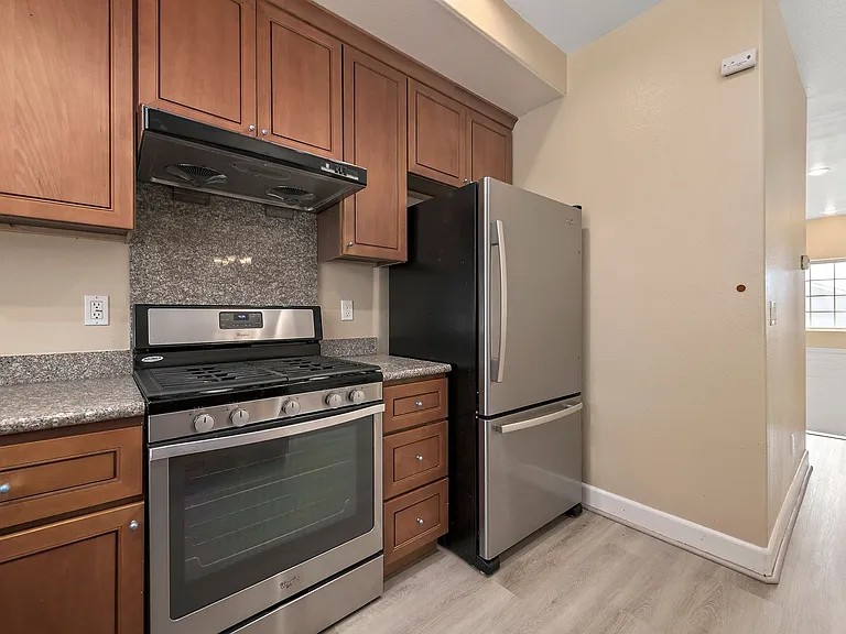 562 Lambert Ter — Photo 19