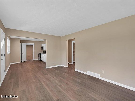 4th image of 13318 Krages Ave