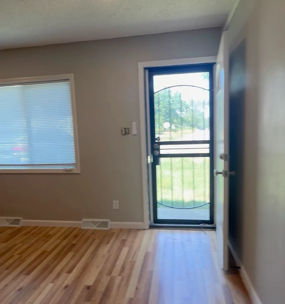 3 bed, 936 sqft, $1,495 — Photo 1