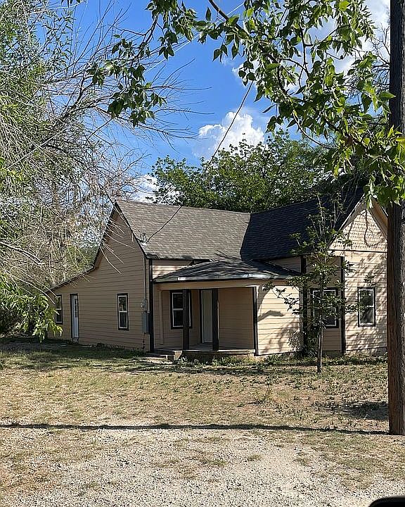 610 E Main St, Lometa, TX 76853 Zillow