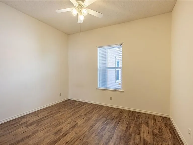 2414 Longview St #302 — Photo 11