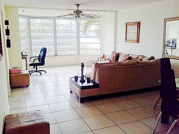 4th image of 1302 NE 191st St APT 221