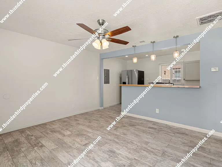 1221 San Mateo Blvd SE — Photo 9