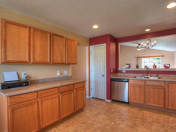 3rd image of 227 Harrow Ct