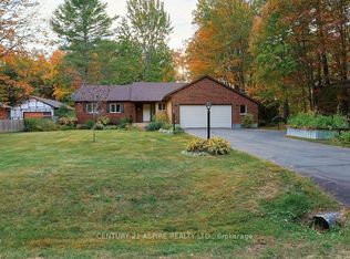 32 Country Ln, Petawawa, ON K8H 3J9