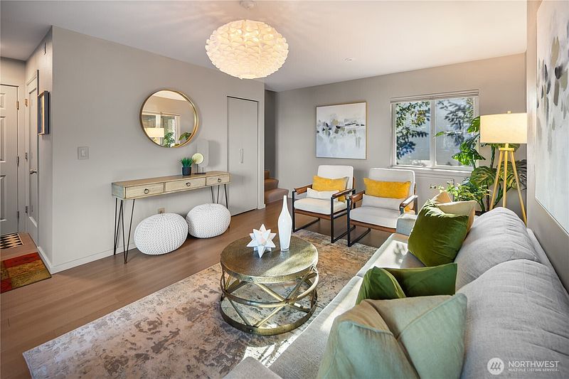 4th image of 2419 8th Avenue N #403