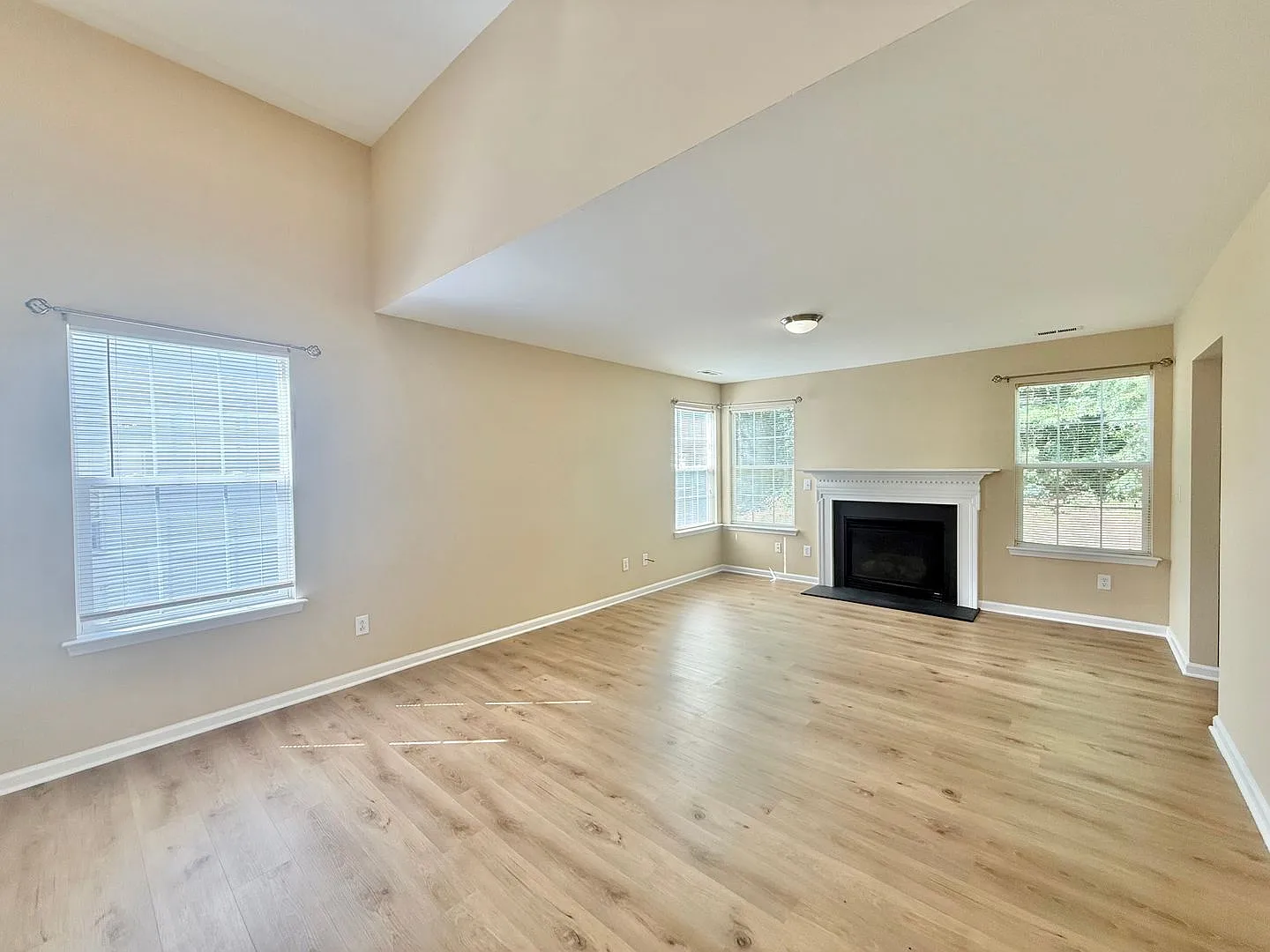 Spacious 3BD, 2.5BA Raleigh Home Near White Oak Crossing and Downtown Raleigh — Photo 3