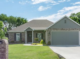 405 Fairway Cir, Grove, OK 74344